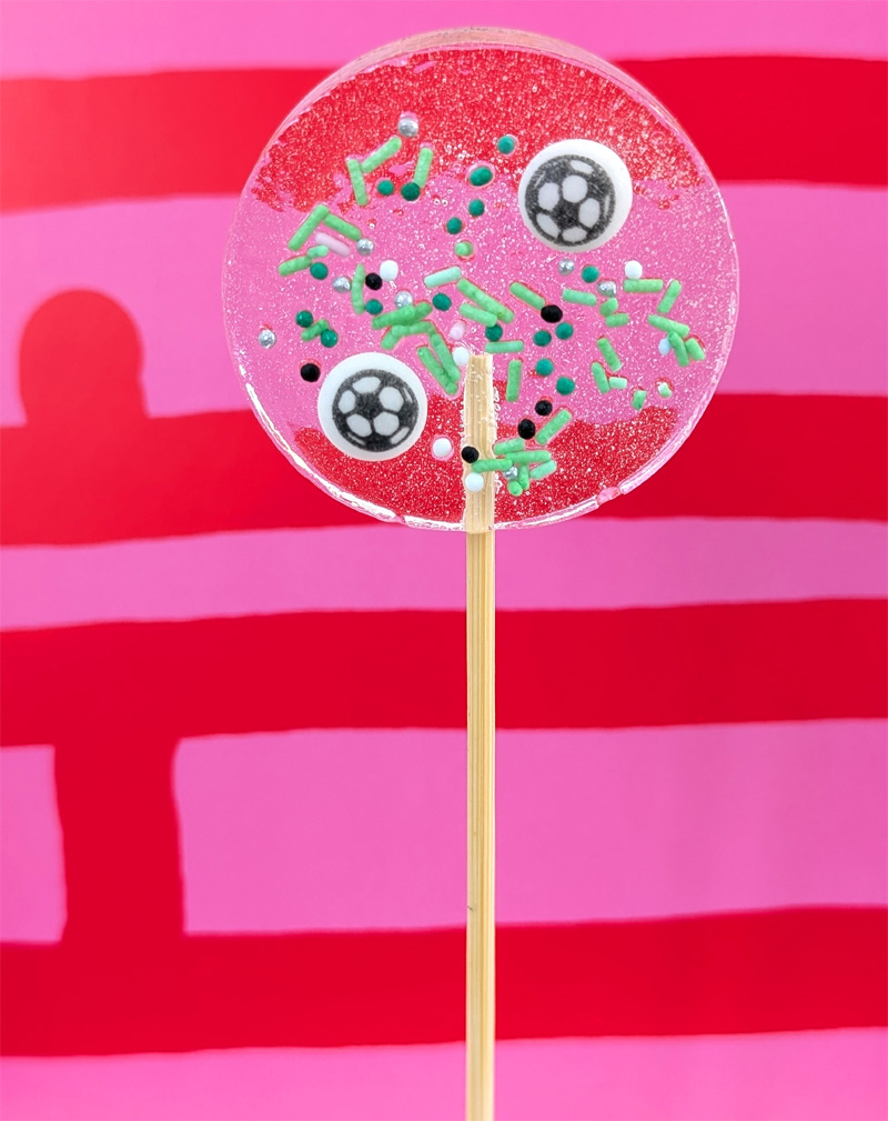 lolli rund mit fussball-streuseln